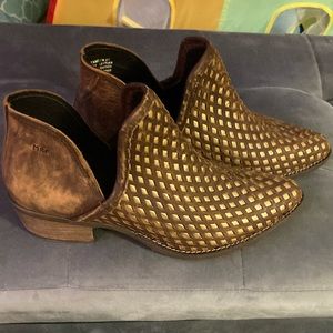 Bootie, “Missed and cloud” leather. Excellent condition/Size 7